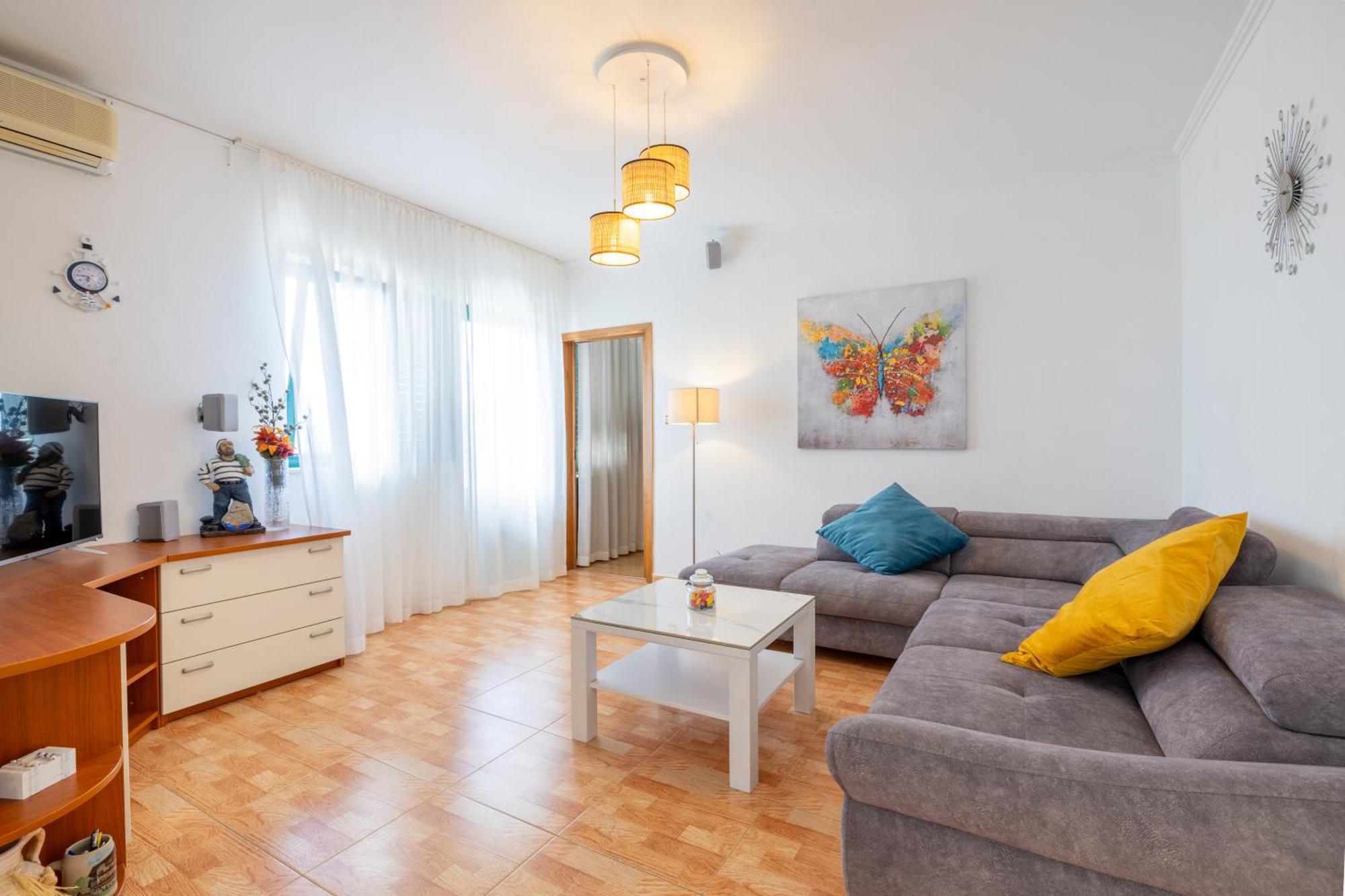 Apartment Laura On The First Floor Μακάρσκα Εξωτερικό φωτογραφία