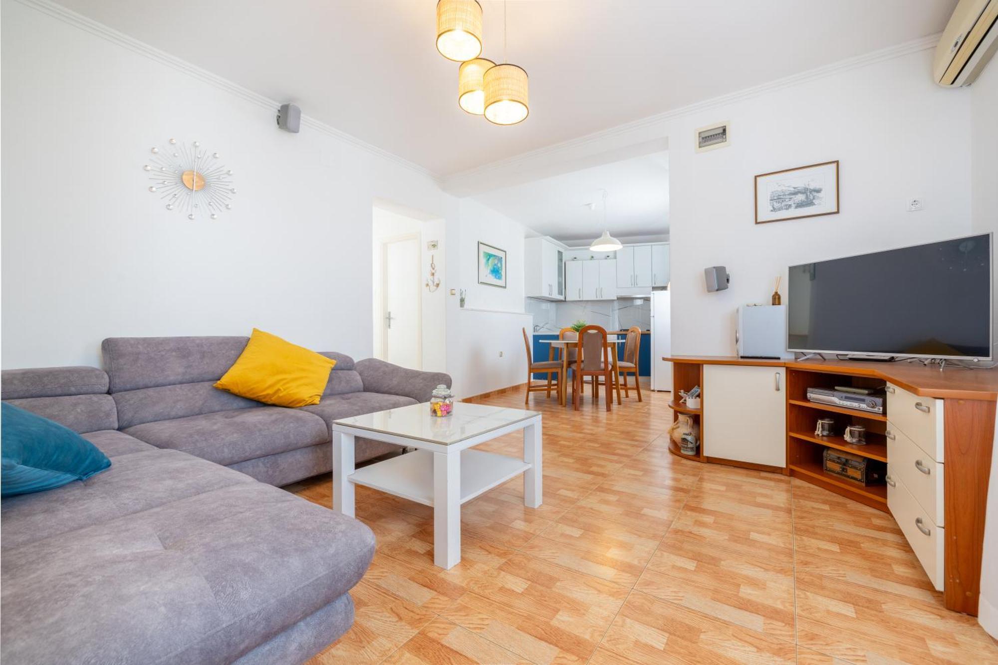 Apartment Laura On The First Floor Μακάρσκα Εξωτερικό φωτογραφία